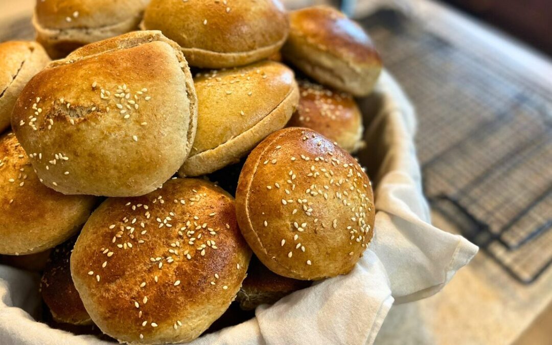 Hamburger Buns with 100% Freshly Milled Wheat